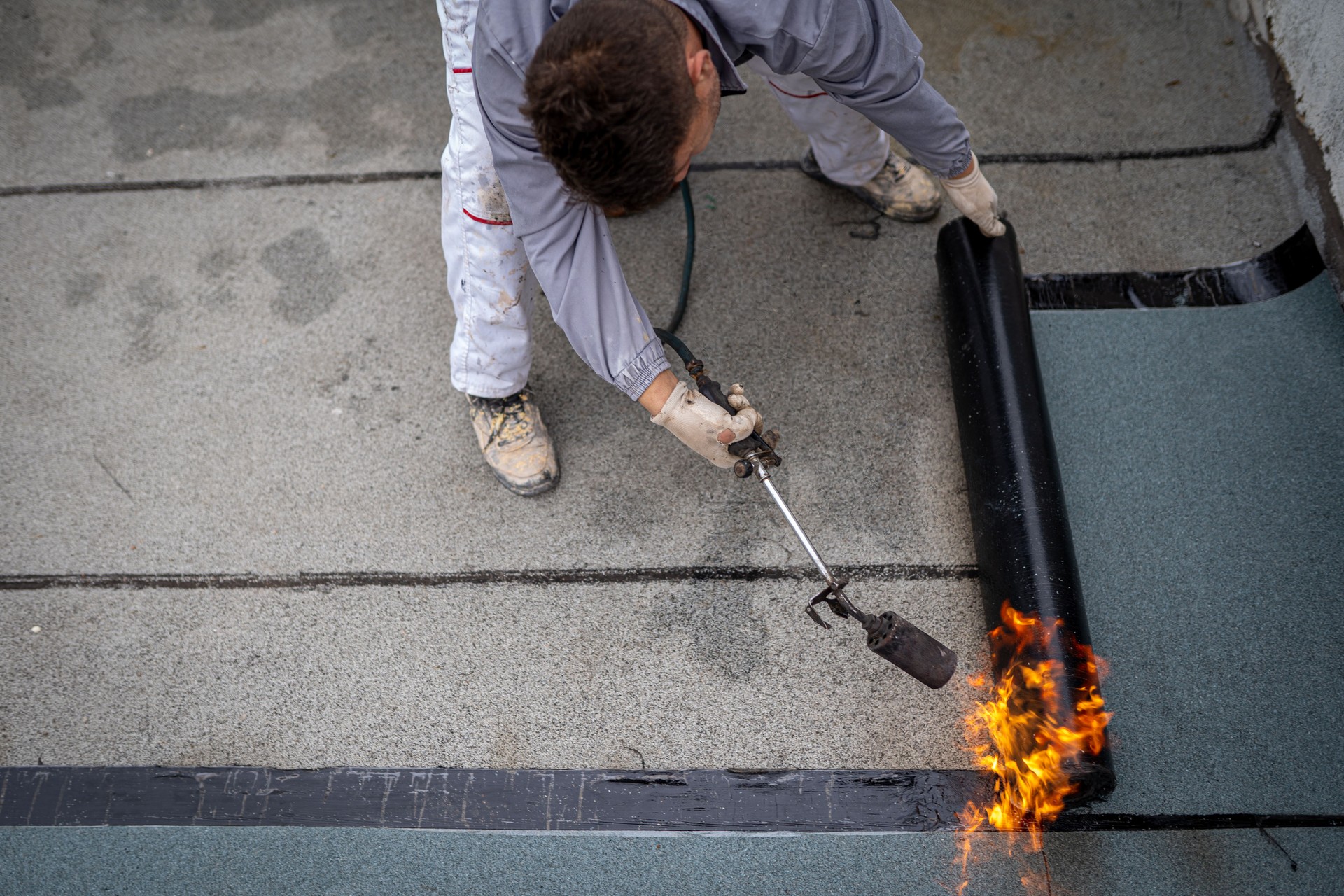 Installation of waterproofing on the roof